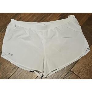 under armour women's fly by 2.0 White shorts Size 3XL.  New